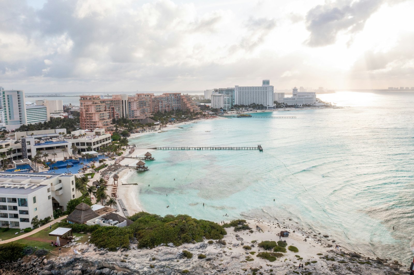 Certified Hurricane Shutters in Cancún: How to Tell a Real System from One That Just Looks Like One