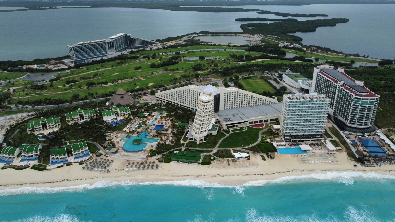 Zona Hotelera, Puerto Cancún, Isla Dorada: Por Qué los Condominios de Lujo Ahora Anuncian la Protección Anticiclónica como Amenidad