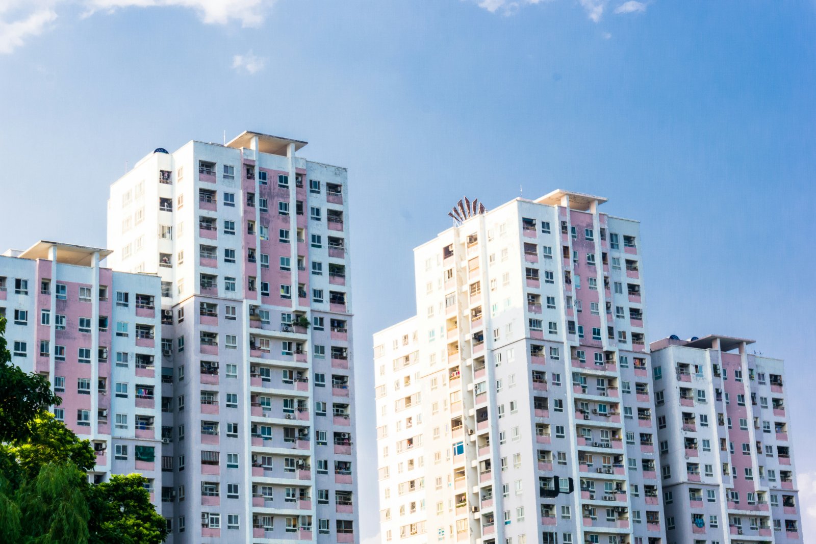 Protección Contra Huracanes en Condominios y Edificios de Varios Niveles