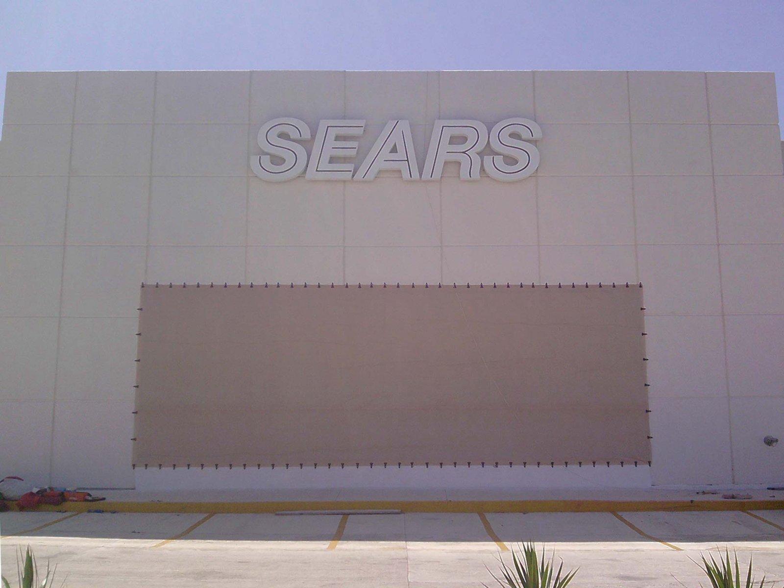 Sears y Grupo Vidanta: Dos Casos Reales de Protección Contra Huracanes en Playa del Carmen