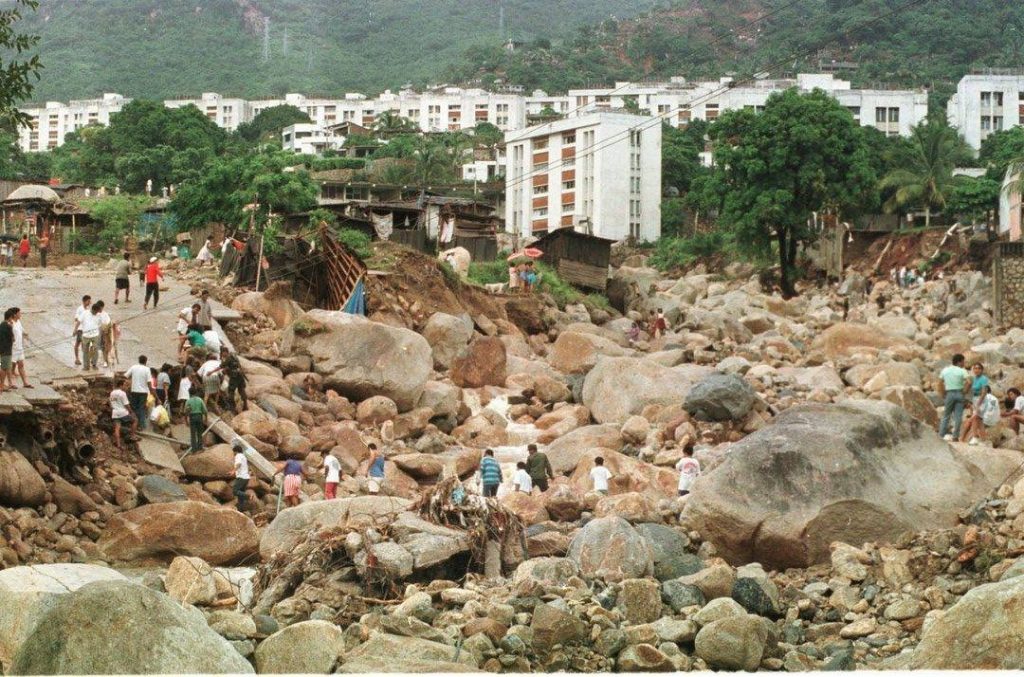 El cauce del arroyo del Camarón junto a la Unidad Habitacional Vicente Guerrero, mejor conocido como ''Fovissste'', tras el paso del huracán Paulina el 9 de octubre de 1997.