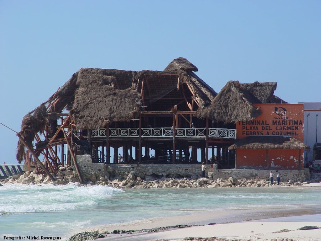 La terminal marítima de Playa del Carmen después del Huracán Wilma
