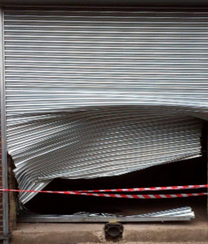 Las cortinas de aluminio son incapaces de resistir los embates de un huracán arriba de categoría 2